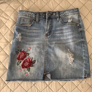 Refuge distressed Jean skirt size Small.